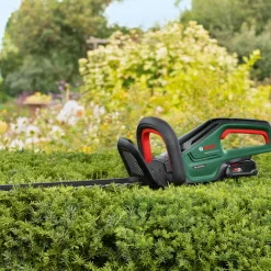 New Bosch gør det selv Bosch universal 18V hækkeklipper 55 cm 1x2,5 Ah batteri og lader