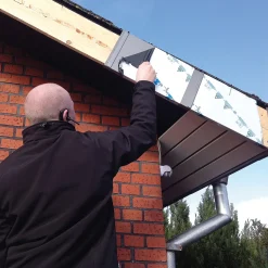 Tilbehør Til Tage Og Tagrender^Bygtjek win stern 200 mm sort/alu - pk. m/5 stk. á 41 cm = 2,05 m