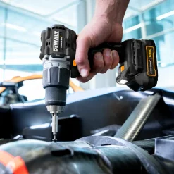 Clearance DeWALT DCD85ME2GT-QW 18V XR slagboremaskine Mclaren edition 2x1.7 Ah PS-batterier og lader