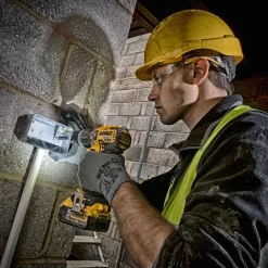 New DeWALT DCD796P2 18V XR slagbore/skruemaskine 2x5,0 Ah batteri og lader