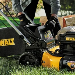 Clearance DeWALT DCMWSP564N 2x18V plæneklipper med opsamler 53 cm solo
