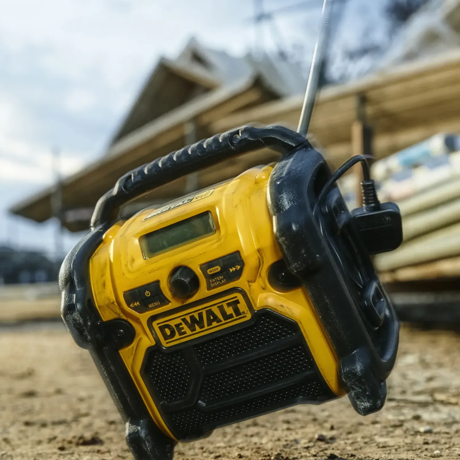 New DeWALT DCR020 kompakt multivolt DAB, FM/AM-radio