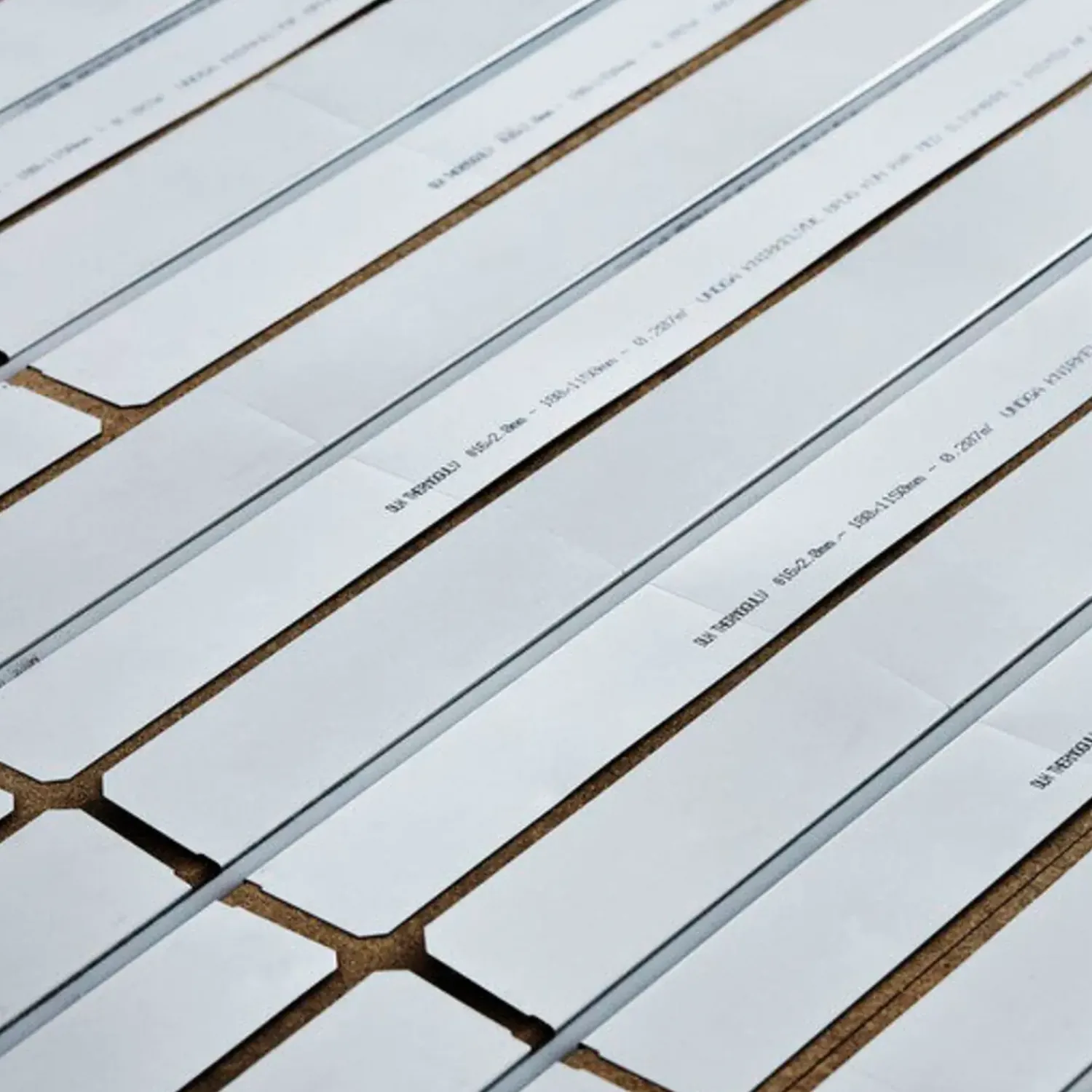 DLH Gulvvarme^varmefordelingsplade m/1 spor Ø20 mm - 280x1150x0,5 mm t/25 mm Thermogulv