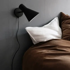 Hot Dyberg Larsen DL12 væglampe mat sort