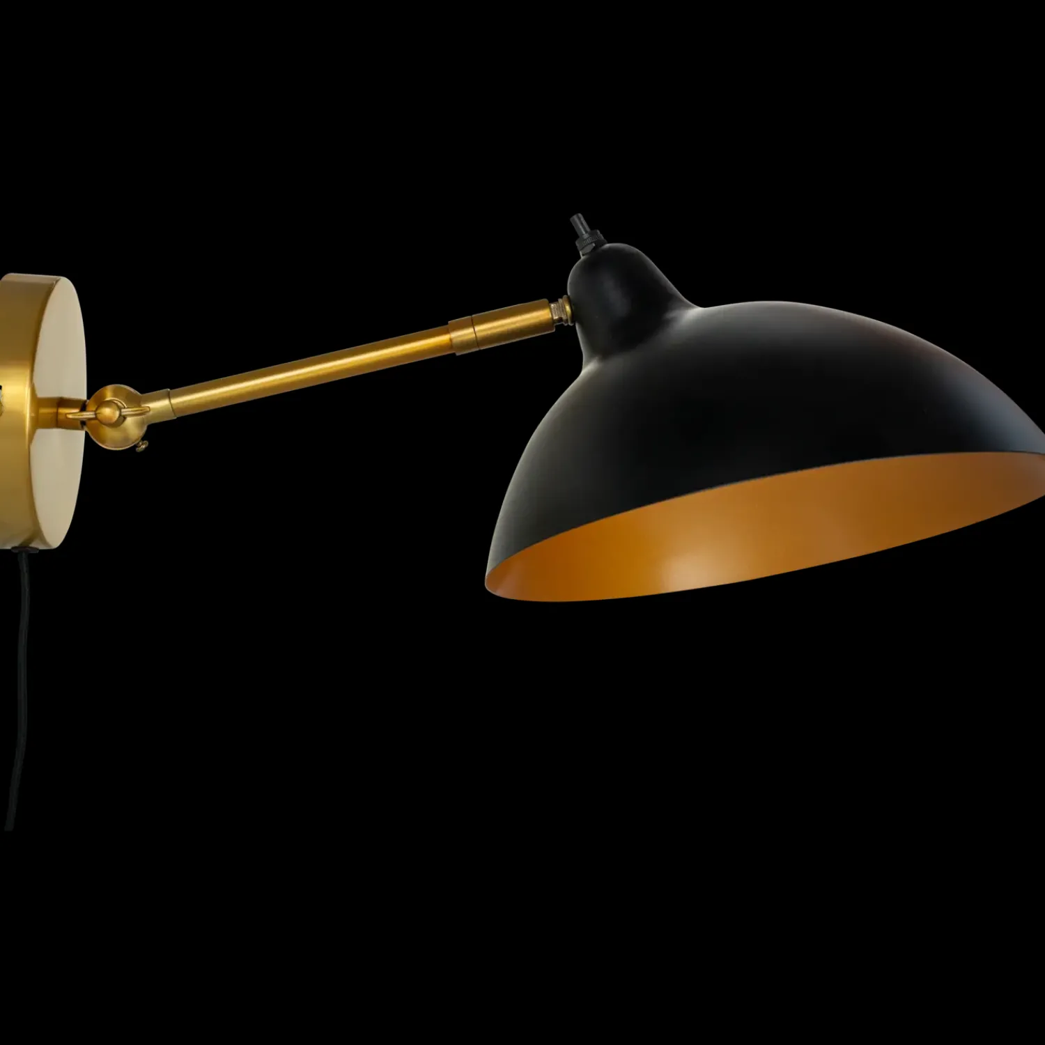 Best Dyberg Larsen Futura væglampe messing