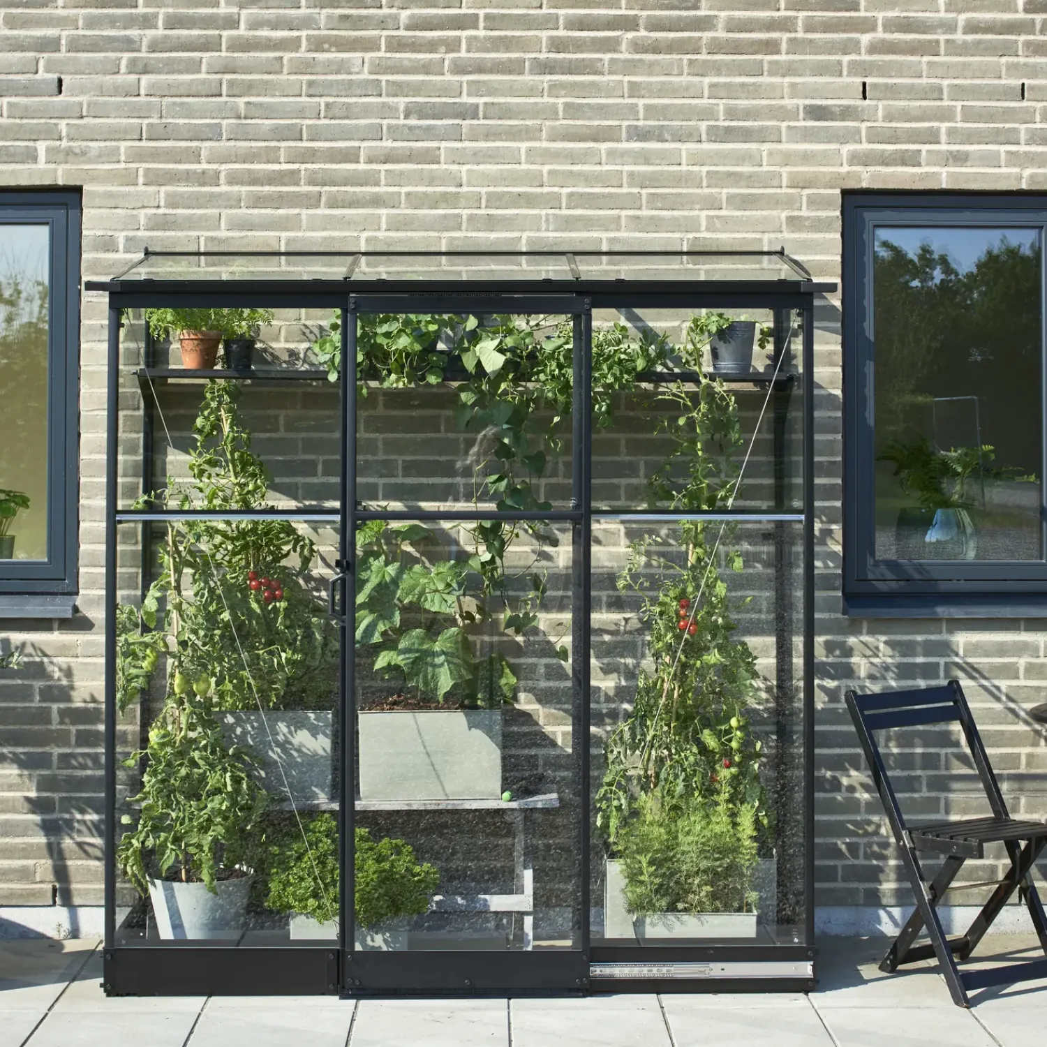 Halls Vægdrivhuse^Qube Lean-To 26 vægdrivhus sort med hærdet glas 1,2 m²