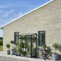 Clearance Halls Qube Lean-To 26 vægdrivhus sort med hærdet glas 1,2 m²
