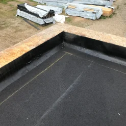 Isola Tagpap Og Tilbehør^Overlag u. Svejsekant Sort 0,67x8M