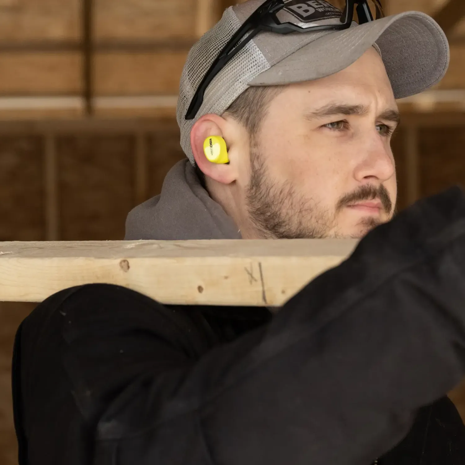 Høreværn^ISOTunes høreværn og headset sort/neon gul