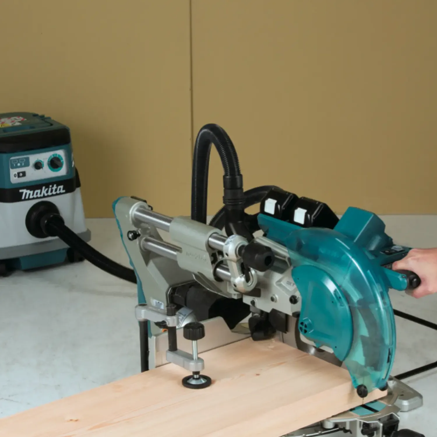 Makita Kap-/Geringssave^DLS111ZU kap-/geringssav 2x18V solo