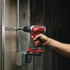 Milwaukee Bore- Og Skruemaskiner^M18 BDD-403C 18V bore-/skruemaskine 3x4.0 Ah batteri og lader