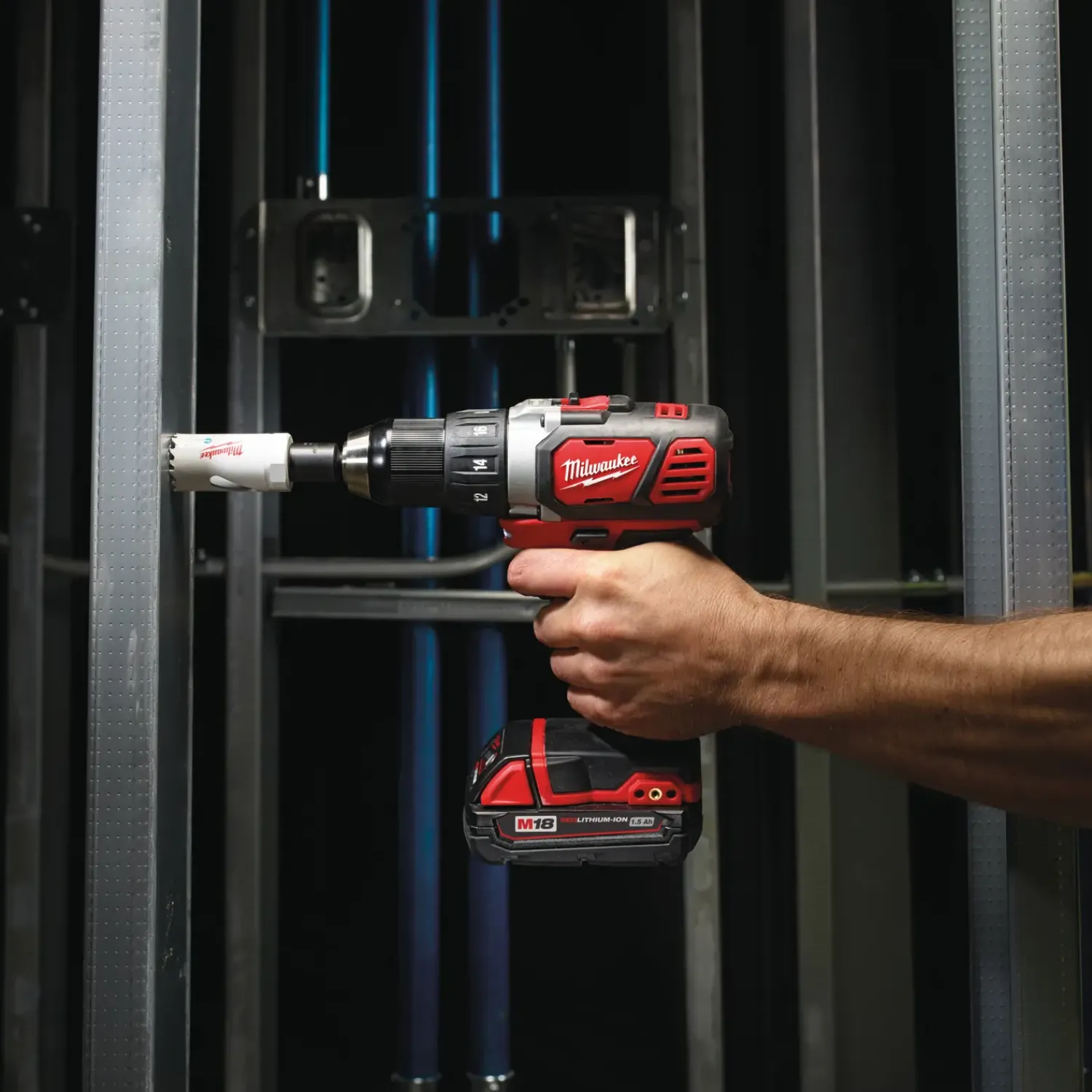 Milwaukee Bore- Og Skruemaskiner^M18 BDD-403C 18V bore-/skruemaskine 3x4.0 Ah batteri og lader