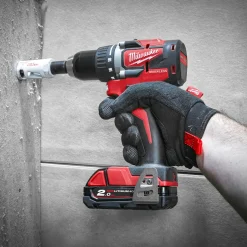 Milwaukee Bore- Og Skruemaskiner^M18 CBLDD-202C 18V bore-/skruemaskine 2x2.0 Ah inkl. kuffert