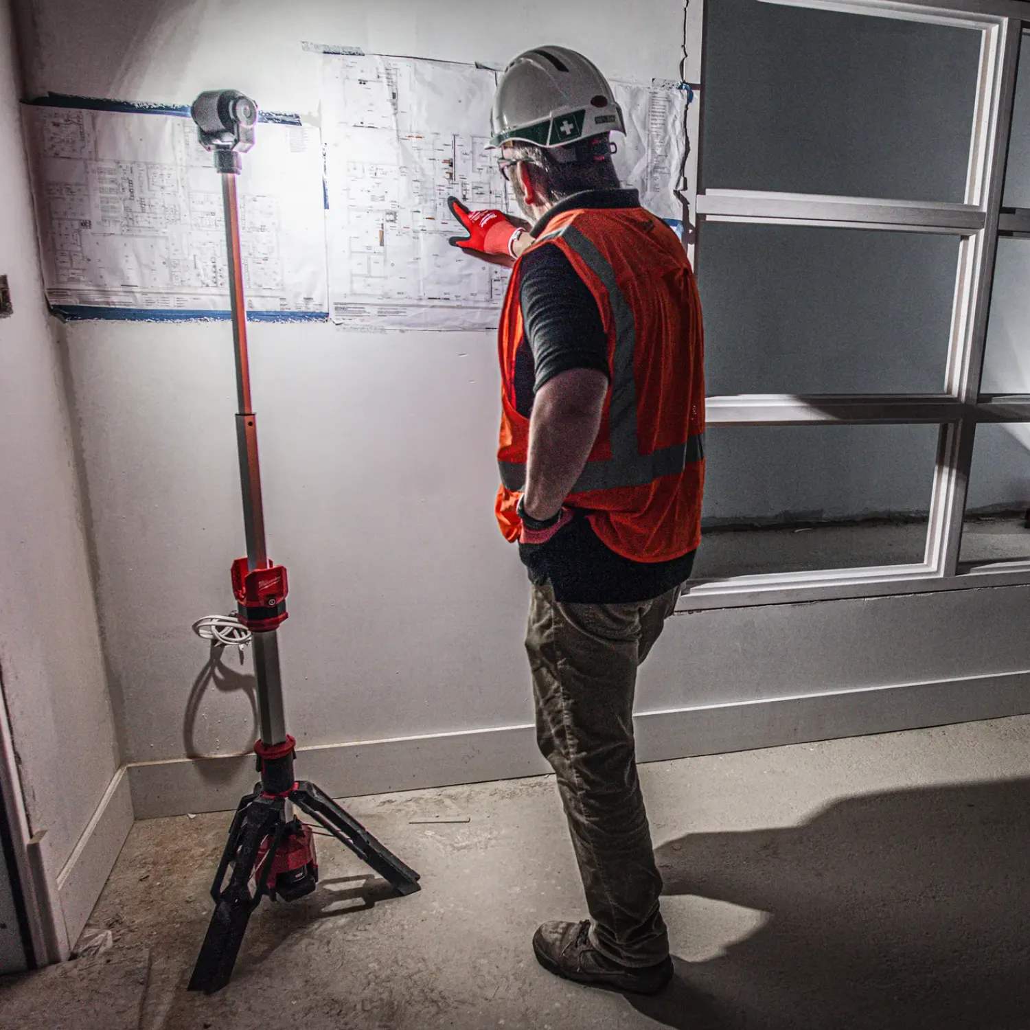 Discount Milwaukee M12™ SAL-0 arbejdslampe m/stativ solo