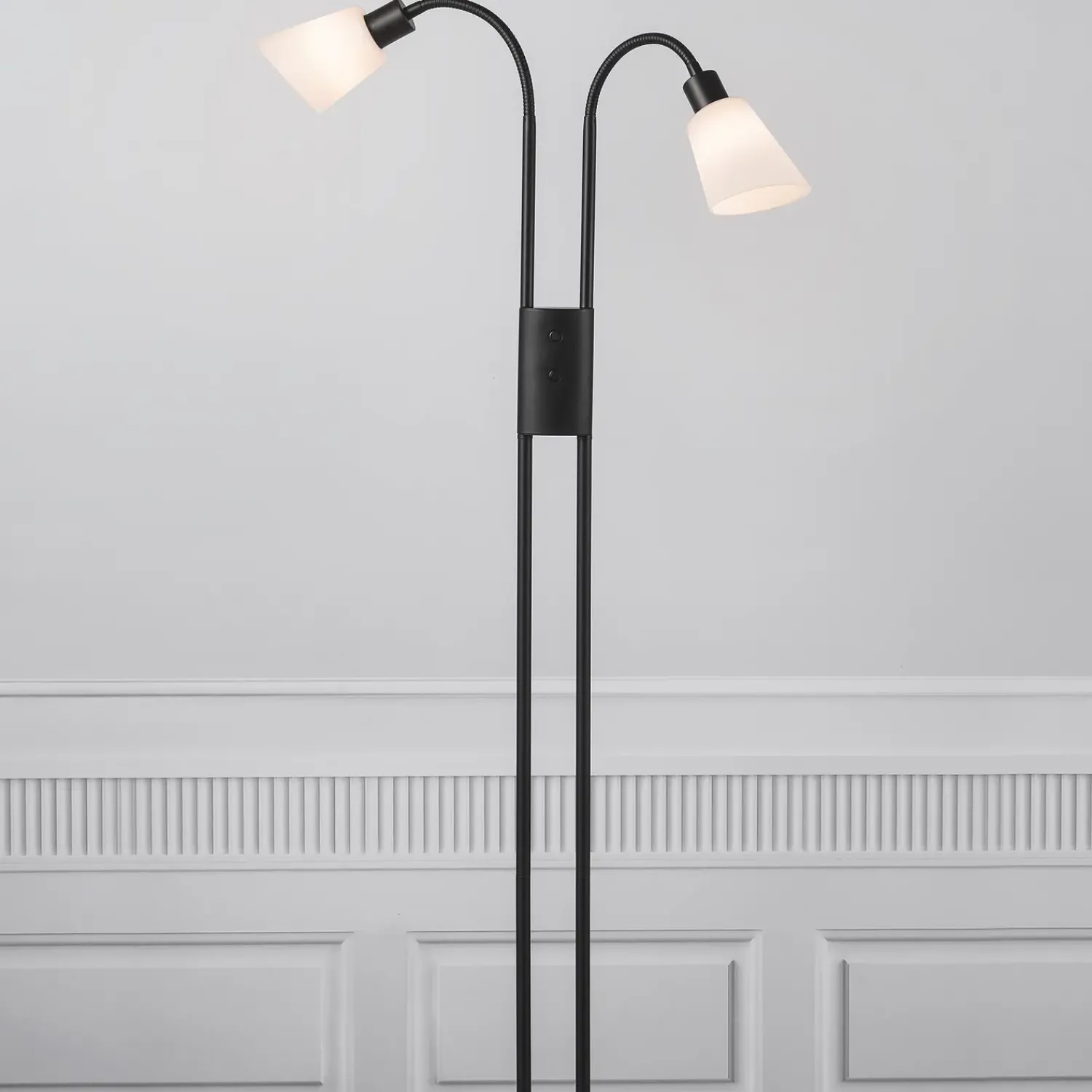 Nordlux Gulvlamper^Molli dobbelt gulvlampe sort/opalhvid