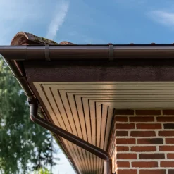 Plasttagrender^Plastmo tagrende nr. 12, 3 m brun