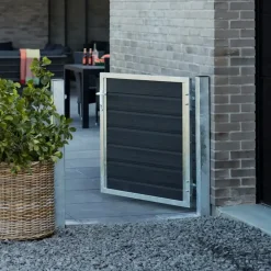 Plus Artura komposit enkeltlåge 115×95 cm venstrehængt m/stolper til nedstøbning