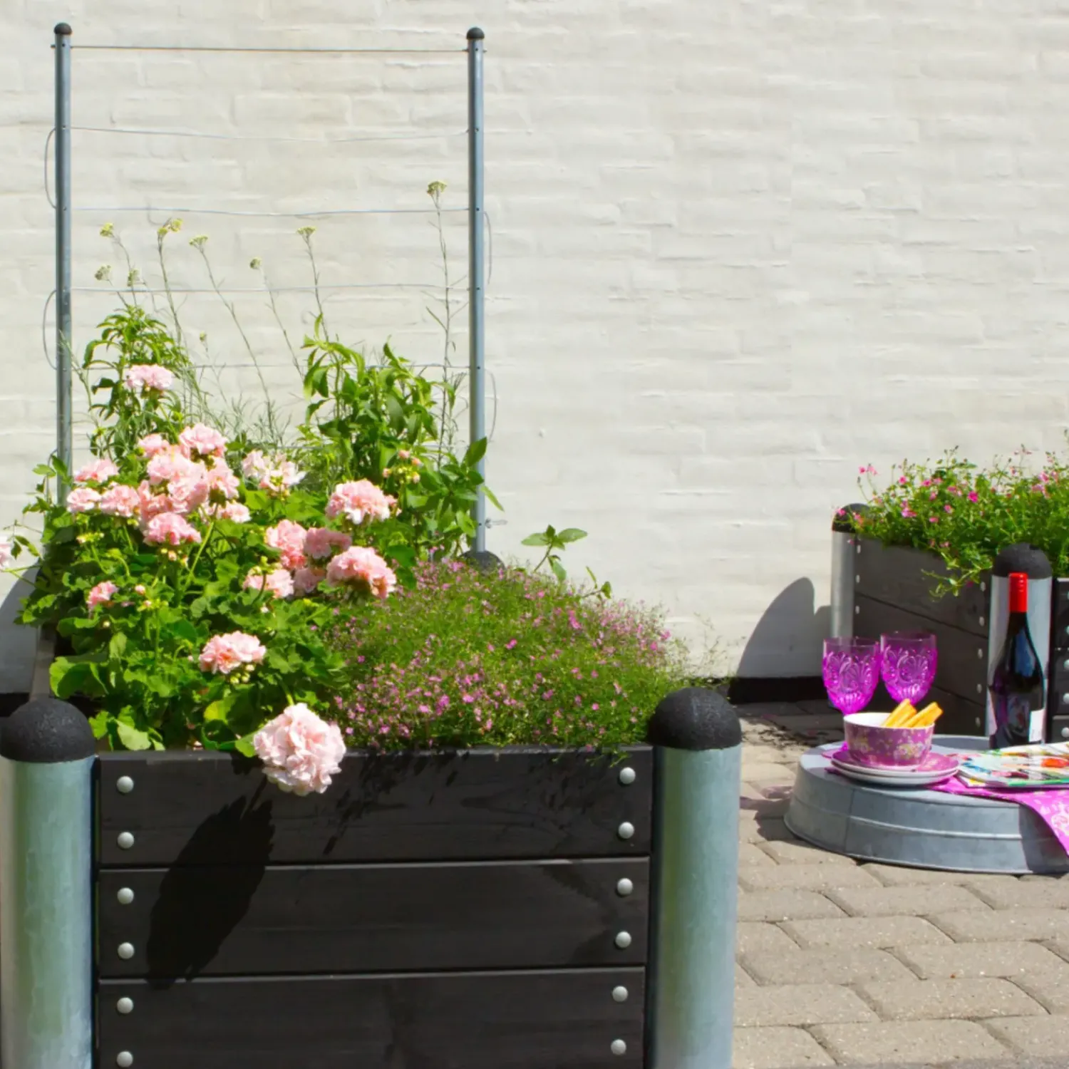 Plus Cubic blomsterkasse med hjul 46x50x45cm sort