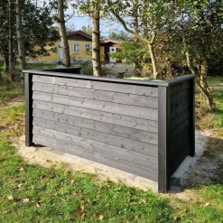 Plus Renovationsskjuler^Renovationsskjul Klink Profil sort m/træstolper til nedgravning Sort