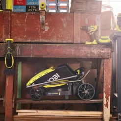 Ryobi Græstrimmere^kombisæt 18V ONE+ plæneklipper/græstrimmer 4,0Ah batteri og lader