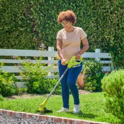 Ryobi Græstrimmere^kombisæt 18V ONE+ plæneklipper/græstrimmer 4,0Ah batteri og lader