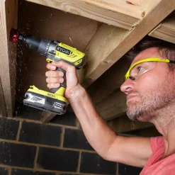 Clearance Ryobi R18DD3-252T akku bore-/skruemaskine 1x2,0+1x5,0 Ah 18V ONE+ inkl. 17 dele tilbehør