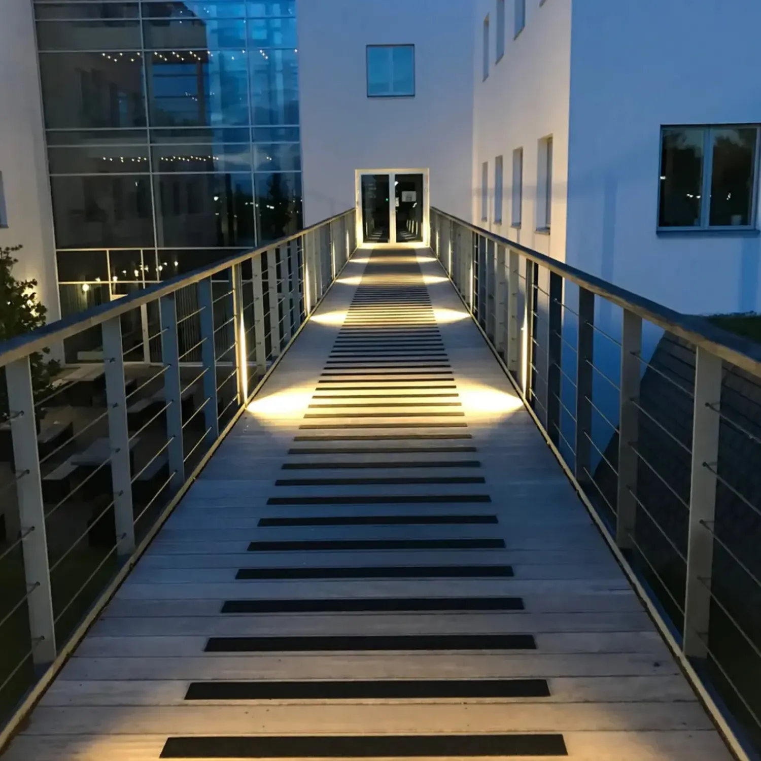 Online Skridsikker grp liste 50x1000 mm sort