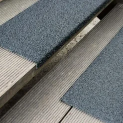 New Skridsikker trappetrin grp medium 230x30x600 mm sort