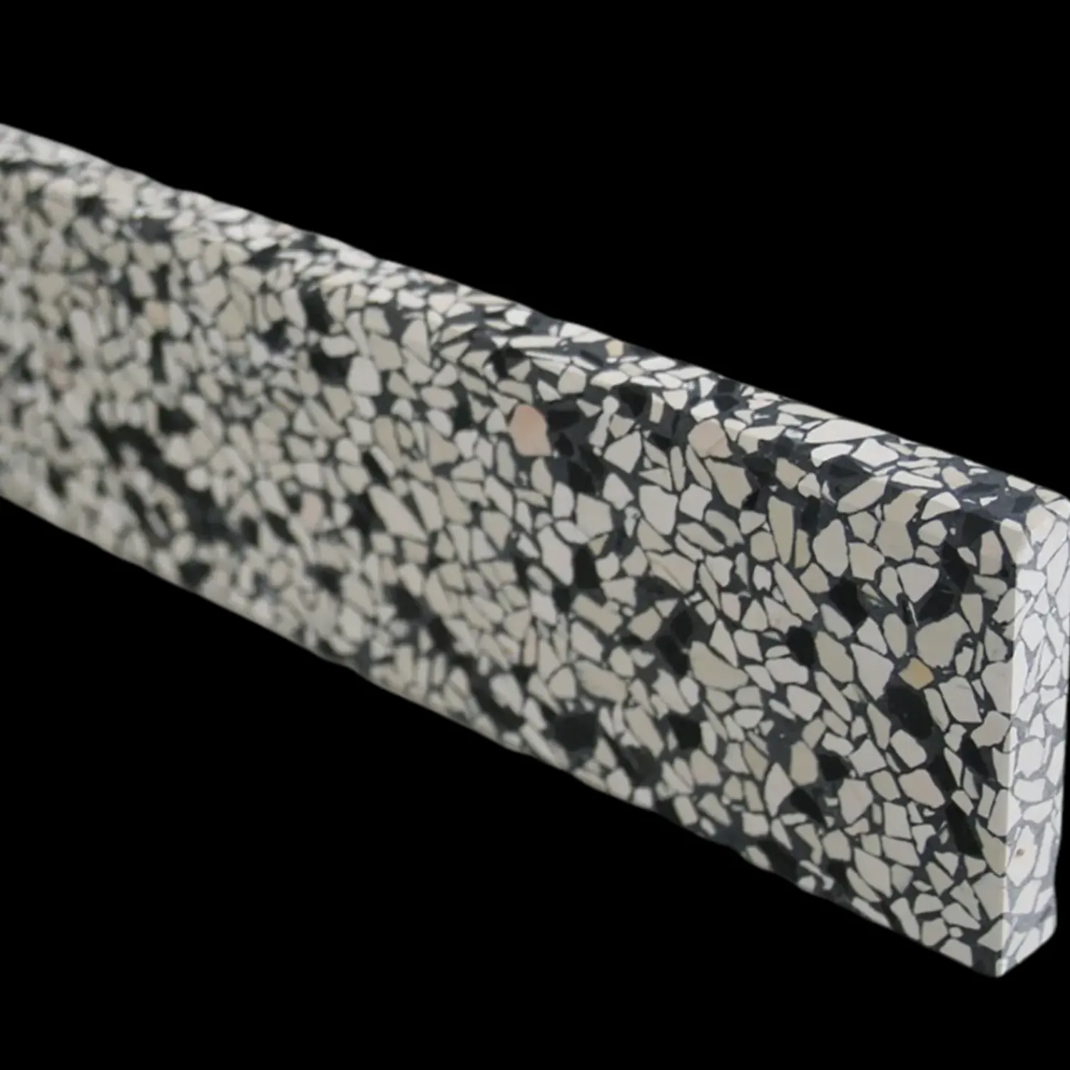 Granit.dk Gulv- Og Vægfliser^Terrazzo sokkelliste amsterdam slebet overflade og top med fas 40x1,5x7,5 cm