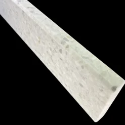 New Granit.dk Terrazzo sokkelliste genova slebet overflade og top med fas 40x1,5x7,5 cm